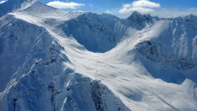 Yunanistan’da çığ felaketi: 4 kişinin cansız bedenine ulaşıldı!