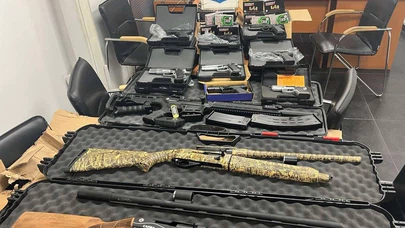 Yivsiz tüfek, gaz tabancası, binlerce fişek... Makedon tırı cephane ile dolu çıktı!