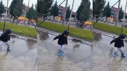 Tavşanlı’da feci kaza: Otomobil orta refüjdeki ağaca ok gibi saplandı!