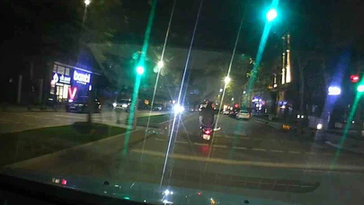 Ön teker havada, tehlike kamerada! Trafikte pervasızlık bu kez Üsküdar’da