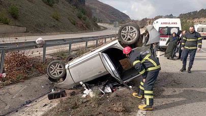 Tokat'ta korkutan kaza: Direksiyon hakimiyeti kayboldu, otomobil ters döndü!