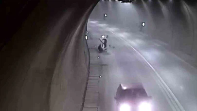 Bordüre çarptı, takla attı, ders çıkarmadı... Aksiyon filmlerini aratmayan anlar kameraya yansıdı!