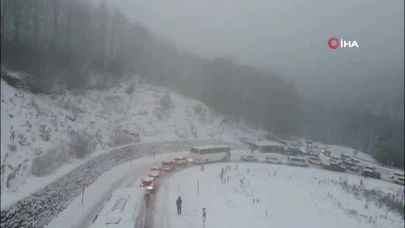 Uludağ’da trafik çilesi kilometrelerce kuyruk oluştu