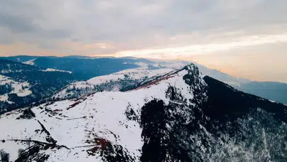 Taşlıoba Yaylası beyaza büründü! Ortaya kartpostallık görüntüler çıktı