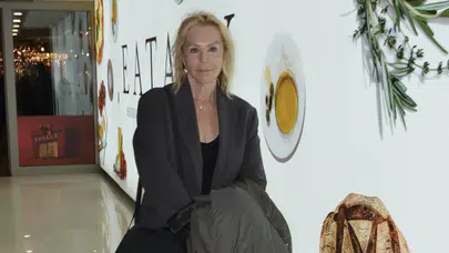 Zarafetiyle dikkat çekti: Hale Soygazi yeni yıl için alışverişte