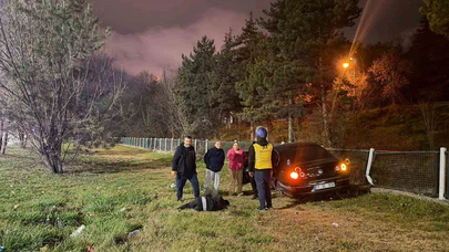 Eskişehir çevreyolunda kaza: Otomobil korkuluklara saplandı!