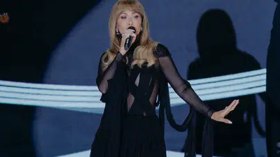 Uçaktan sahneye: Derya Uluğ’un nefes kesen turne ritmi