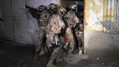 Silah kaçakçılarına şafak operasyonu: Cephanelik ele geçirildi!