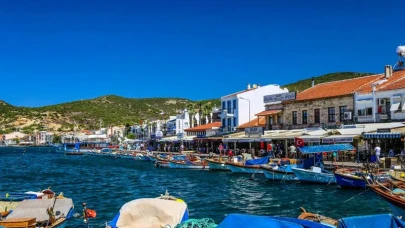 Foça’ya En Kolay Nasıl Gidilir? Otobüs, İZBAN, Minibüs ve Vapur Seçenekleri! Eski Foça’ya Ulaşım Rehberi!