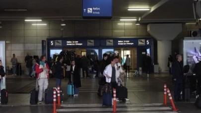 Gemi ve uçaklar tıklım tıklım dolu! Adadan kaçışlar sürüyor