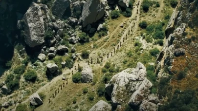 Nefes: Yer Eksi İki Filmi Nerede Çekildi? Çekim Mekanları! Dağların Arasında Gerçek Bir Hikaye