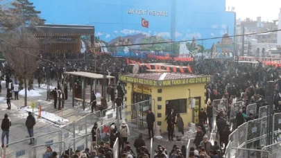 Van, Diyarbakır ve Mersin'de, DEM Parti açıklaması binlerce kişiye ulaştı