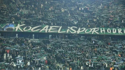 Tribünden düşen taraftar yaşam mücadelesi veriyor