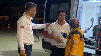 Kavgayı ayırmak isterken bıçaklandı