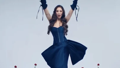 Ünlü model Ece Gürsel'in klibi, New York Moda Haftası'na ilham kaynağı oldu!