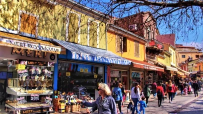 İzmir Kemeraltı Çarşısı Taşıma ve Özel Araç Seçenekler! Nasıl Gidilir? Ulaşım Rehberi ve Gezilecek Yerler