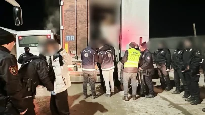 Durdurulan TIR'ın dorsesinden çıkanlar şoke etti: Sürücü tutuklandı