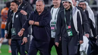 Fatih Terim’den Taktik Dersi! Al Shabab, Al Khaleej’i 5-1’lik Farkla Dağıttı, Başkan Sahaya İndi!