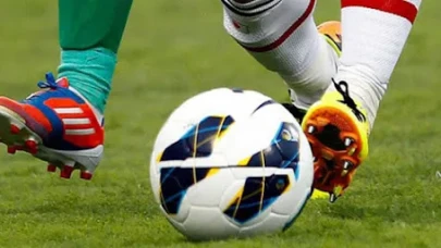 Top Hakeme Çarpıp Gol Olursa Ne Olur? Hakeme Çarpan Top Kuralı Ne Zaman Değişti?