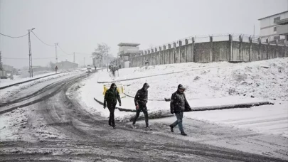 İSTANBUL BAĞCILAR 12-13 Şubat okul var mı yok mu, tatil mi edildi?