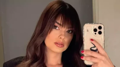 O Ses Türkiye Yeniden Başladı! Saadet Özsırkıntı’nın Şıklığı ve Tarzı İlk Bölüme Damga Vurdu!