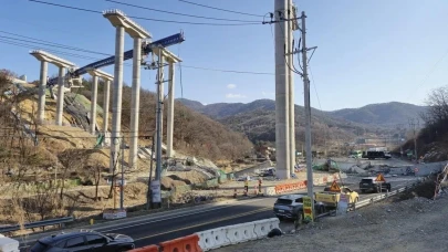 Güney Kore’de otoyol köprüsü çöktü: 3 ölü, 5 yaralı