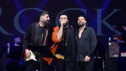 Sakiler, unutulmaz bir konser verdi ve global listelerde yer aldı