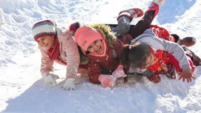 Bugün 19 Şubat Samsun'da Okullar Tatil mi? Kamu Çalışanlarına Resmi Tatil İzni Var mı?