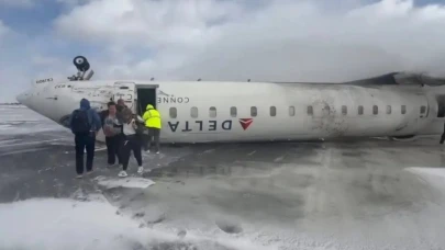 Bir uçak kazası daha: Kanada'da yolcu uçağı ters döndü!