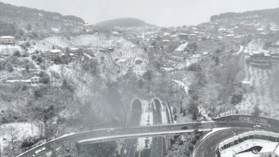İstanbul'da yoğun kar yağışı: Bazı ilçelerde okullar tatil oldu