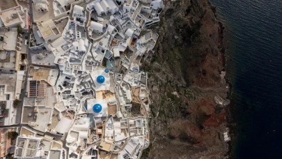 Santorini’de Büyük Tehlike! Bilim İnsanları İHA’larla Çökme Riski Taşıyan Bölgeleri Belirliyor