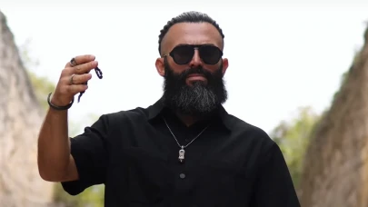 Turabi'nin şarkısı "Wine Me Dine Me" ne anlamı? Küfürlü mü, cinsellik mi içeriyor?