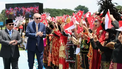 Cumhurbaşkanı Erdoğan, Endonezya'da Görkemli Bir Törenle Karşılandı!