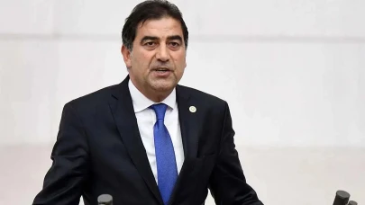 Ünal Karaman Kimdir? Futbolculuk ve Teknik Direktörlük Kariyeri, Siyasi Hayatı ve AK Parti’ye Katılımı