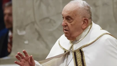 Papa Franciscus Rahatsızlığı Nedeniyle Konuşmasını Rahibine Yaptırdı