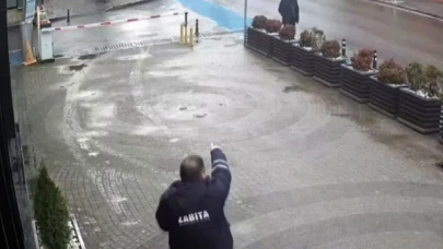 Koltuk değneğiyle dilendi zabıtayı görünce koştu!