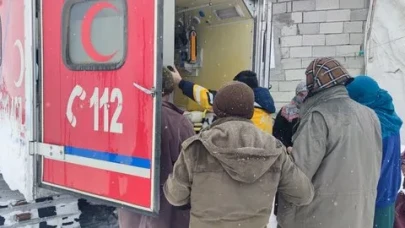 Muş’ta Kardan Kapanan Yolda Hamile Kadın Sağlık Ekipleri Tarafından Hastaneye Ulaştırıldı