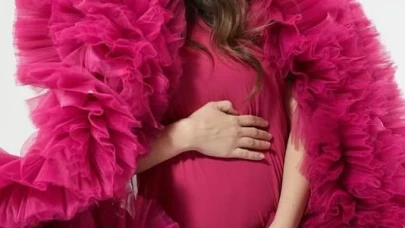 Buse Arslan’dan Hamilelik Pozları! İlk Bebeğini Kucağına Almak İçin Gün Sayıyor