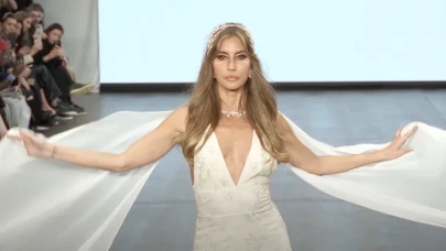 Çağla Şıkel Podyumda Gençlere Taş Çıkararak Londra’yı Büyüledi!