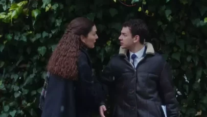 Annem Ankara’da Büyük Sürpriz! Sezen Aksu, Ferdi Tayfur'un 'Bana Sor' Şarkısını İlk Kez Seslendirdi