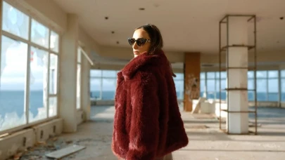 Ayrılığın melodisi! Ceren Gündoğdu, "Derbeder" ile hüzne yolculuğa çıkarıyor!