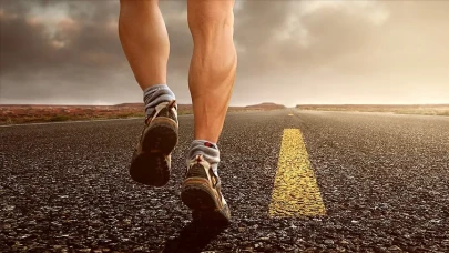 İstemsiz Şekilde Bacağınızı Sallıyorsanız Dikkat Edin! Huzursuz Bacak Sendromu Nedir, Belirtileri Neler?