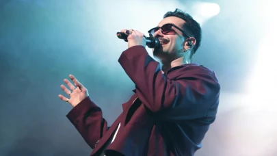 Gökhan Türkmen 14 Şubat konserinde şarkılarıyla kalplere dokundu