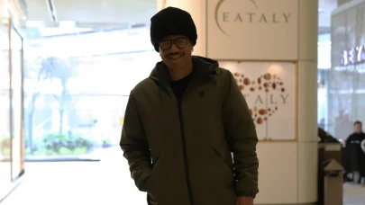 Galatasaraylı futbolcu Gabriel Sara, taraftarların ilgi odağı oldu