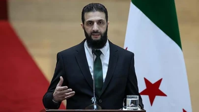 Suriye Cumhurbaşkanı Ahmed El Şara, Umre Ziyaretinde Eşiyle Birlikte Mekke’de Görüntülendi!