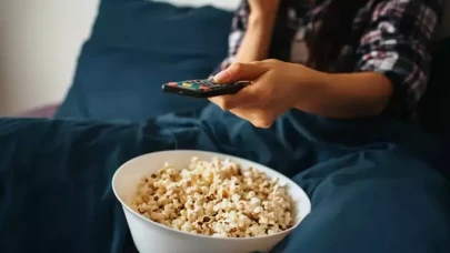 TV'DE BU AKŞAM 7 ŞUBAT hangi diziler var? Cuma günü Kızılcık Şerbeti, Bir Zamanlar İstanbul saat kaçta?