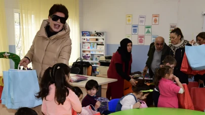 Ünlü sanatçı Yılmaz Morgül köy okuluna gitti, çocuklara hediyeler dağıttı