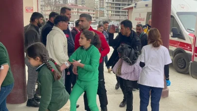 34 öğrenci okulda zehirlendi: Aileler hastaneye akın etti