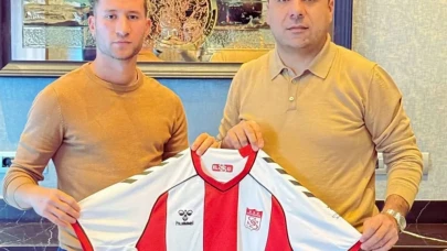 Sivasspor Sırp Futbolcu Veljko Simic Transferini Bitirdi! 2,5 Yıllık Sözleşme İmzalandı
