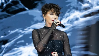 Sıla Gençoğlu memleketi İzmir'de sevenleriyle buluştu